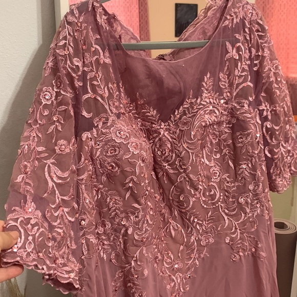 Mother of the Bride Dress - Picture 9 of 10